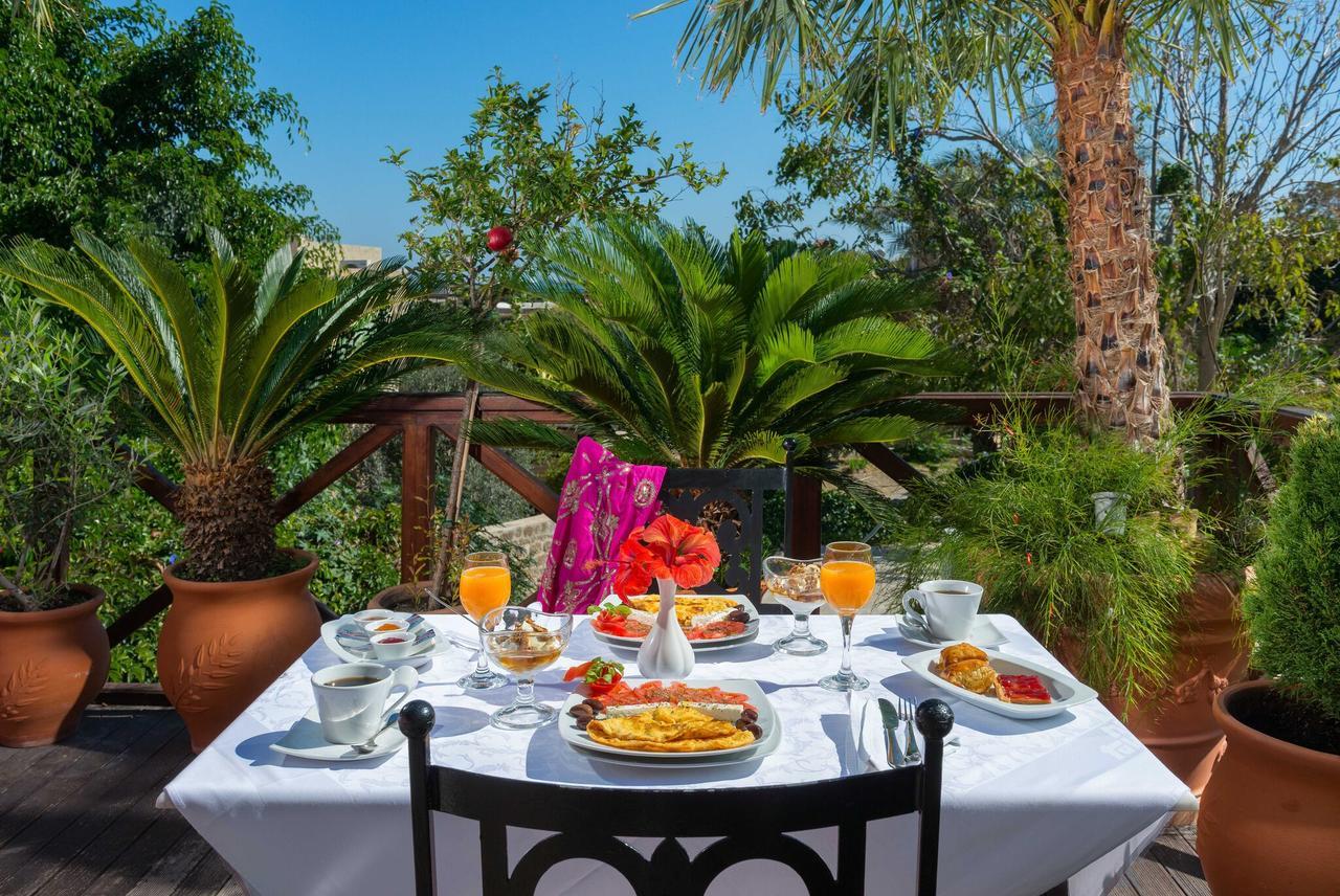 Nikos Takis Fashion Boutique Hotell 4*